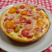ミニトマトたっぷりの極厚ピザ