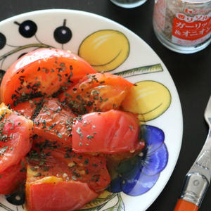 バジルとにんにく＆ペパーの焼きトマト