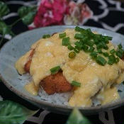 鶏スパイシーから揚げ丼