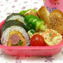 花たまご太巻きとかめきゅうりのお弁当