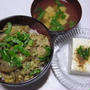 今日の晩御飯：貧乏メニュー（とりごぼう丼、豆腐のおすまし、奴）