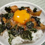 鶏つくねと鶏皮丼です！