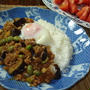 なすと枝豆のキーマカレー（温玉のせ）