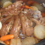 肉がたっぷり付いた豚足と大根の中華風煮込み。お酒の肴に最高