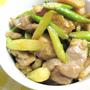 １０分レシピ　アスパラと鶏肉のバター醤油炒め