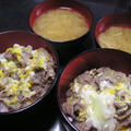 今日の晩ご飯：貧乏メニュー（牛丼と味噌汁） by miltuchanさん