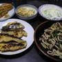 今日の晩御飯：貧乏メニュー（タラの黄金焼き、葉たまねぎの焼きうどん）