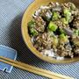 １０分レシピ　なすそぼろ丼
