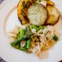 野菜のハーブローストとアスパラと貝のひものバターソース