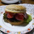 パストラミハムとトマトのハンバーガー by はらぺこ準Junさん