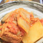 じゃがいもと厚揚げのトマトキムチ煮込み。