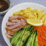 涼拌三絲（ﾘｬﾝﾊﾟﾝｻﾝｽｰ）と、大豆もやしのﾅﾑﾙ