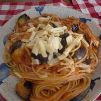 なすとベーコンとえのきのミートソースパスタ
